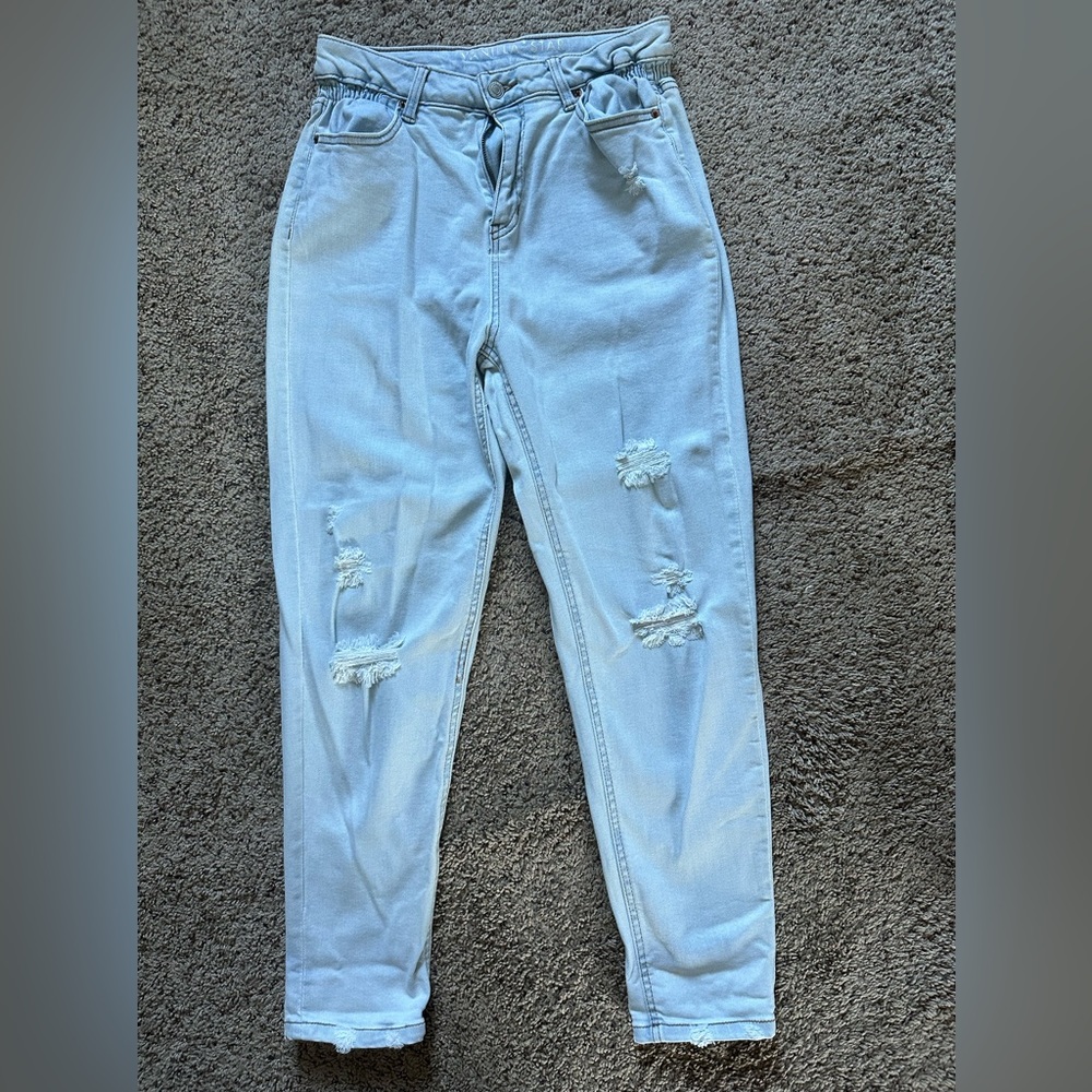 Light wash mom jeans